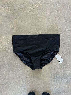 Mid rise black bikini bottom